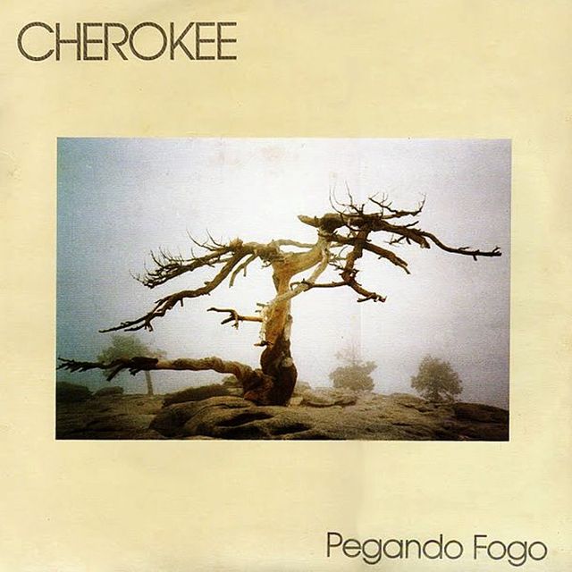 Capa do álbum Cherokee da banda Pegando Fogo